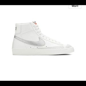 New in box!! Nike women’s Blazer Mid 77 sz 7.5